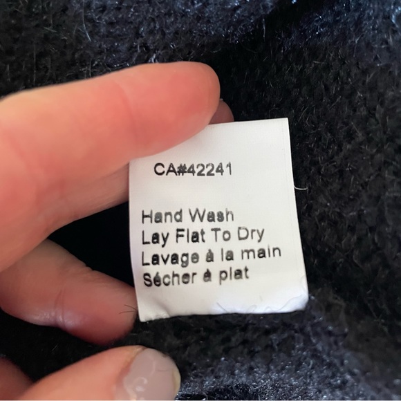 LYLA + LUXE Black Knit Sweater Size Small - Picture 9 of 12